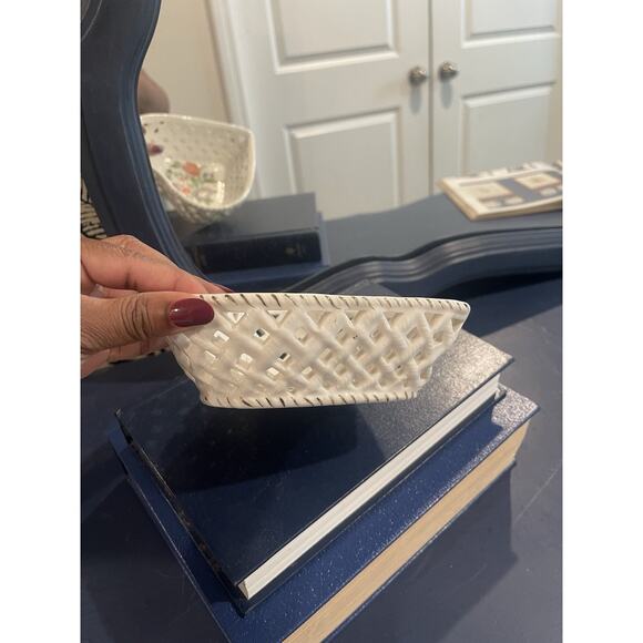 White Floral Heart Ceramic Bowl Lattice Detail Cottage Core Trinket Dish - Picture 4 of 7